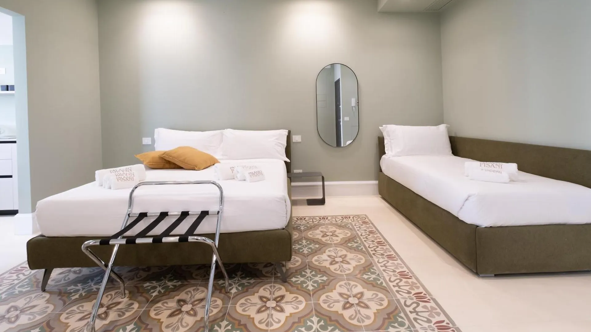 Palazzo Pisani - Bari Apartment 0*,  Italia
