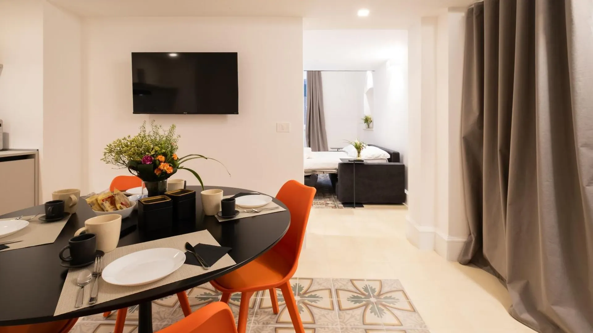 Palazzo Pisani - Bari Apartment 0*,  Italia